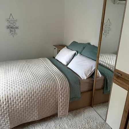 Lucky Star In Center Apartment Split