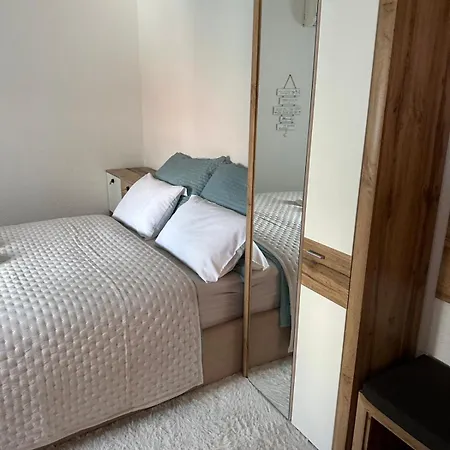 Lucky Star In Center Apartment Split